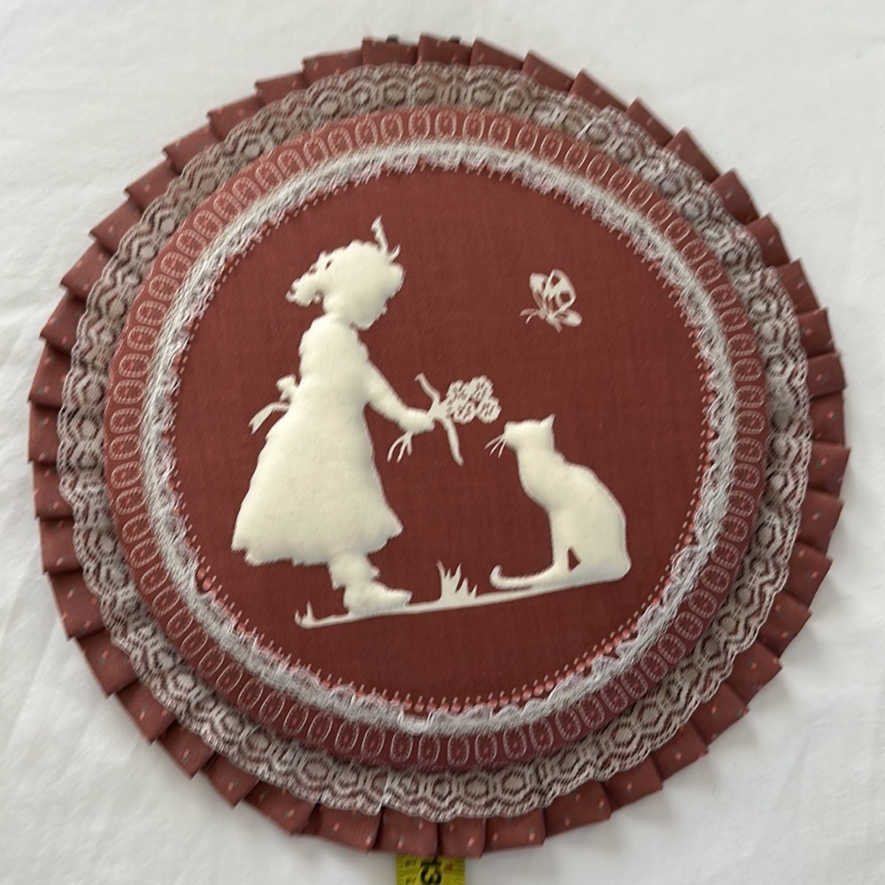 Puffy Child & Cat Silhouette Embroidery Hoop Layered Lace Ruffled Wall Hanging - Picture 4 of 7